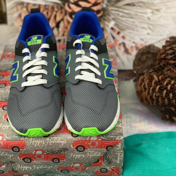 New Balance 90s Capsule Sneaker - Picture 2 of 6